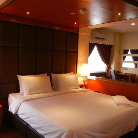 C'Haya Hotel Kota Kinabalu Buitenkant foto
