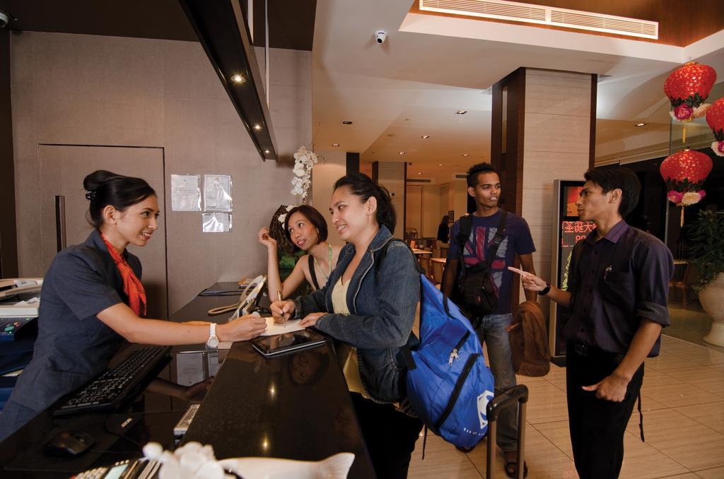 C'Haya Hotel Kota Kinabalu Buitenkant foto