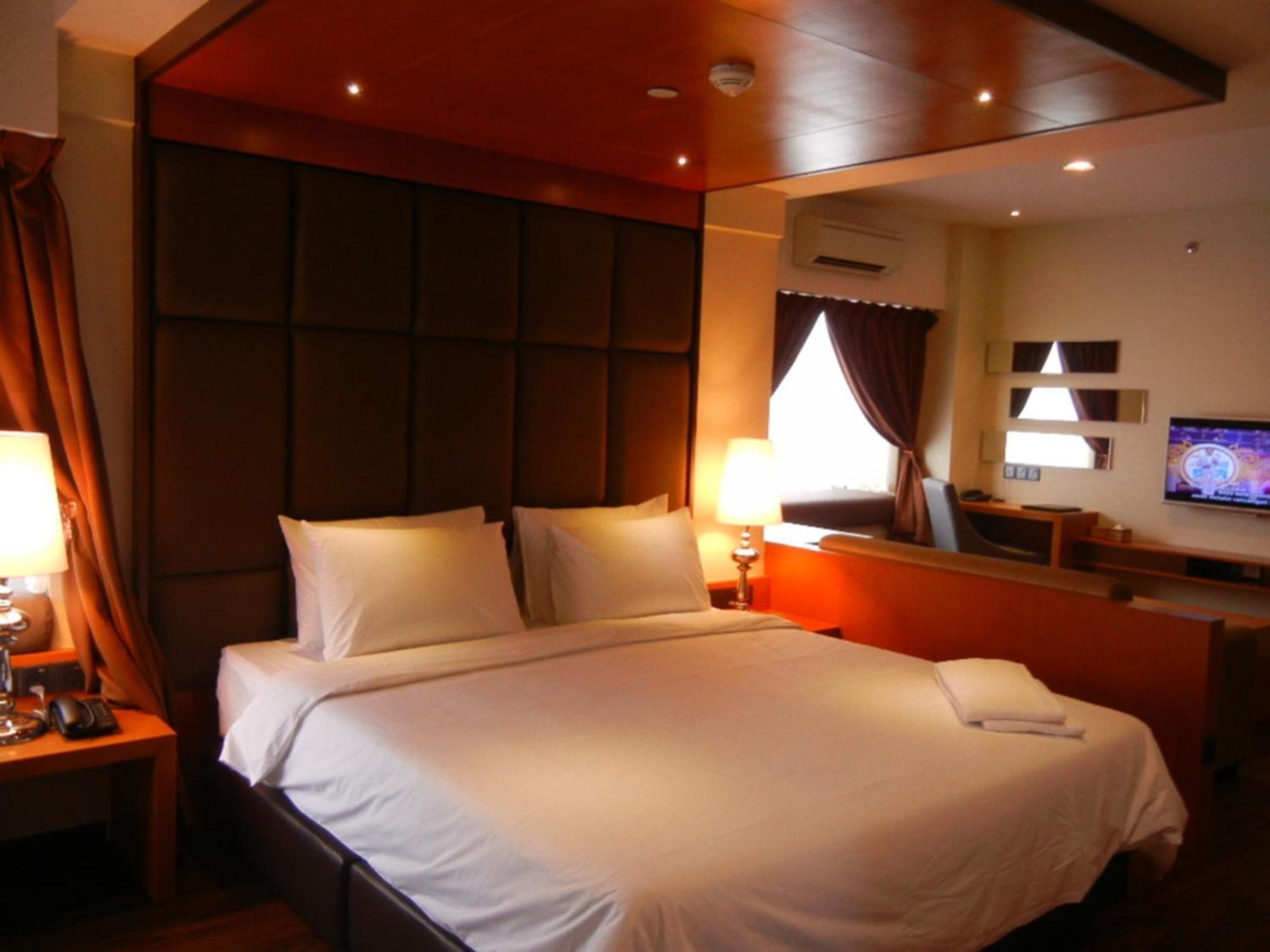 C'Haya Hotel Kota Kinabalu Buitenkant foto