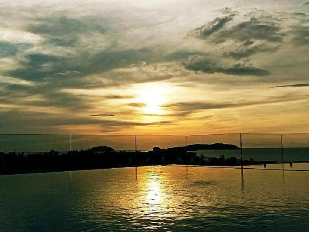 C'Haya Hotel Kota Kinabalu Buitenkant foto
