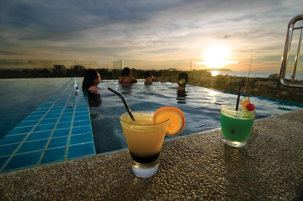 C'Haya Hotel Kota Kinabalu Buitenkant foto