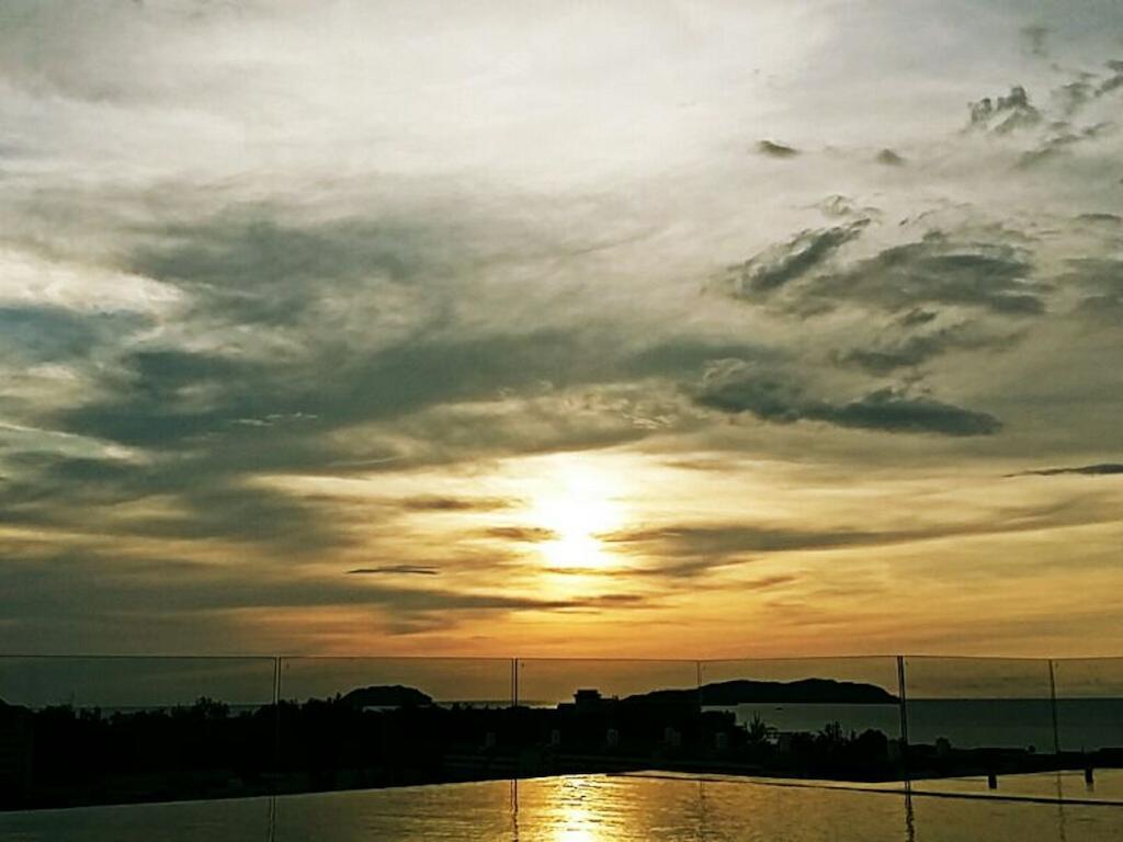 C'Haya Hotel Kota Kinabalu Buitenkant foto