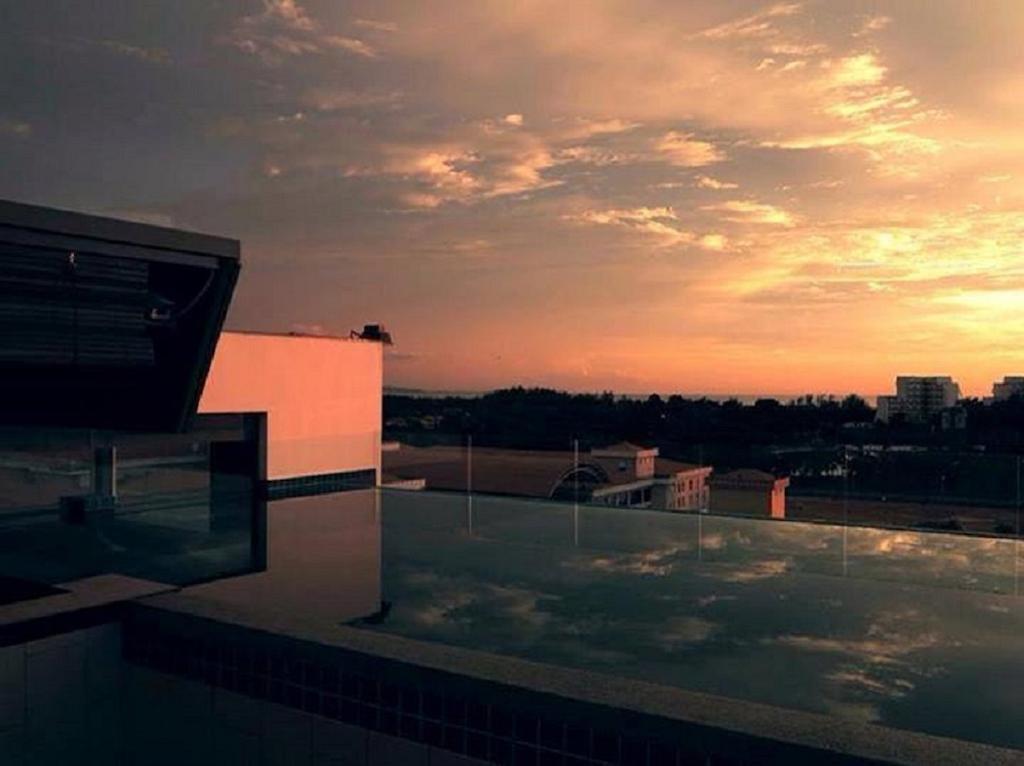 C'Haya Hotel Kota Kinabalu Buitenkant foto