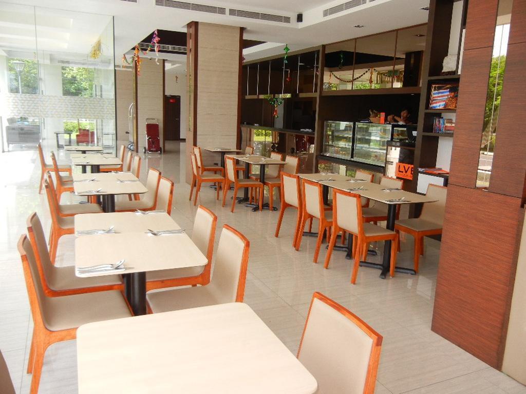 C'Haya Hotel Kota Kinabalu Buitenkant foto