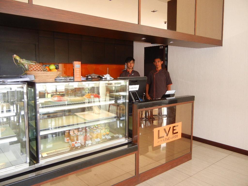 C'Haya Hotel Kota Kinabalu Buitenkant foto