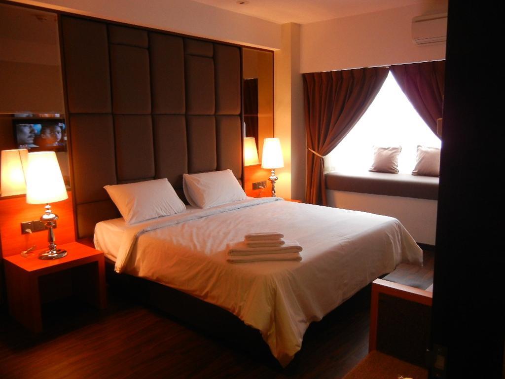 C'Haya Hotel Kota Kinabalu Buitenkant foto