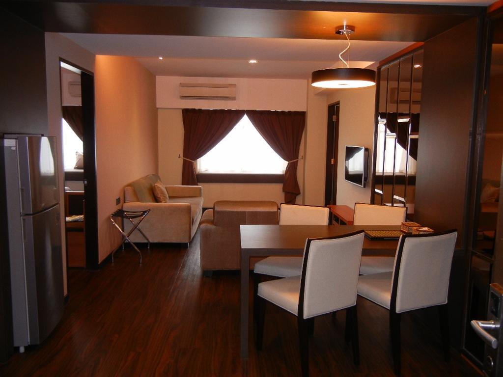 C'Haya Hotel Kota Kinabalu Buitenkant foto