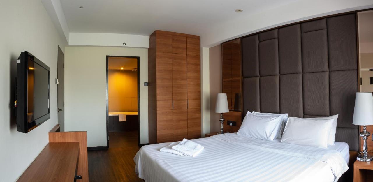 C'Haya Hotel Kota Kinabalu Buitenkant foto