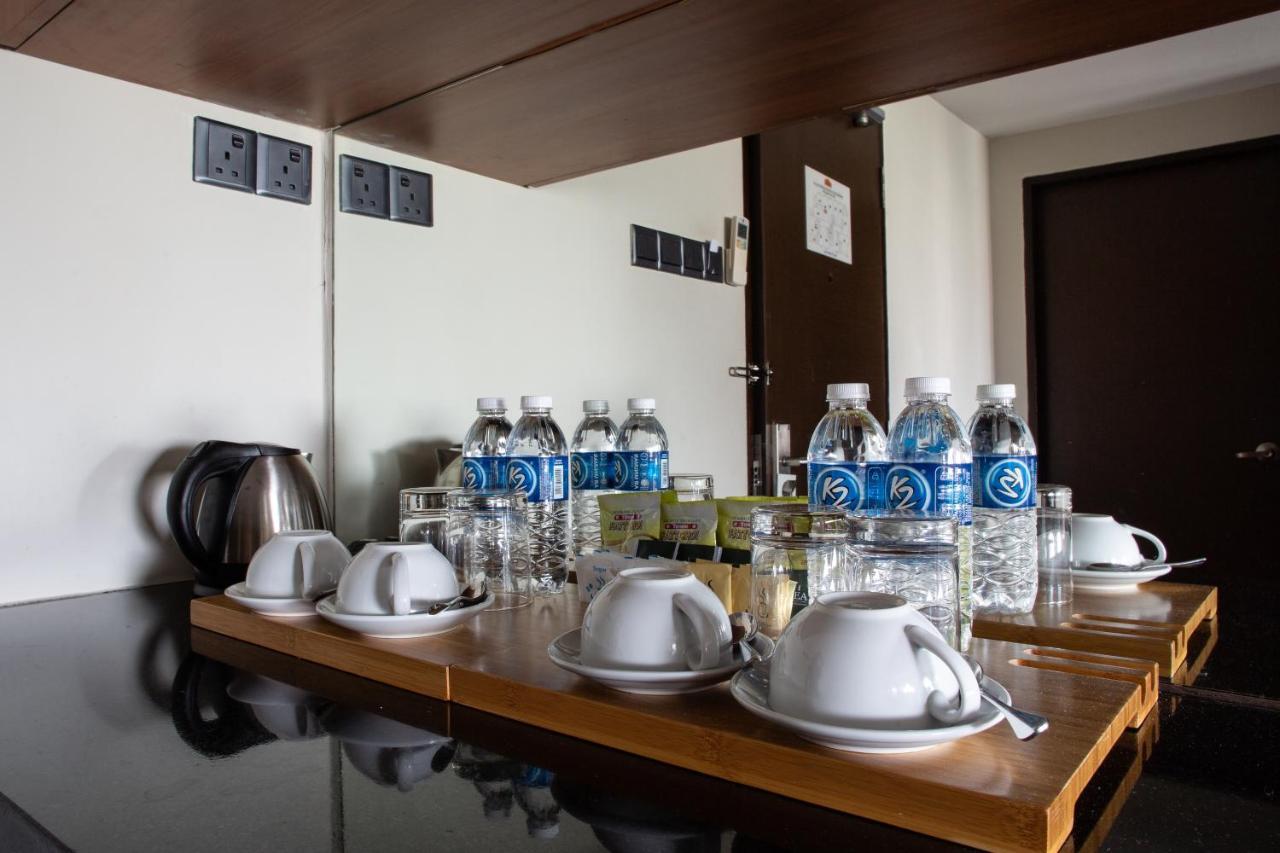 C'Haya Hotel Kota Kinabalu Buitenkant foto